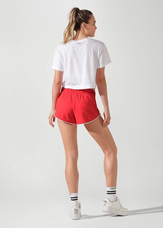 Gym shorts + camiseta blanca