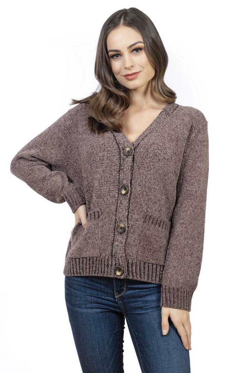 Suéter chenille liso con botón café