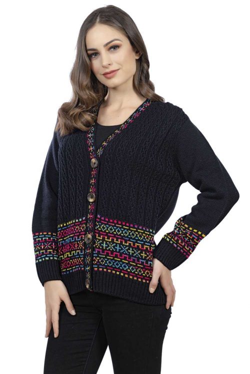 Suéter multicolor con motivo étnico. Modelo 123